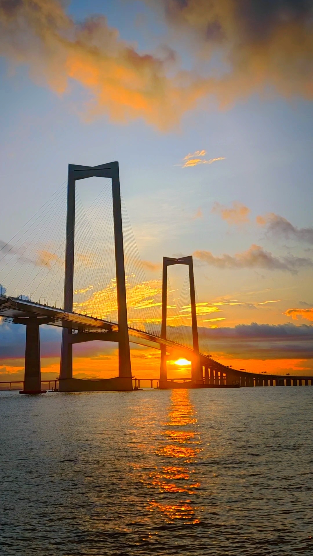 《破晓·深中大桥》拍摄者：刘震 华南公司.jpg