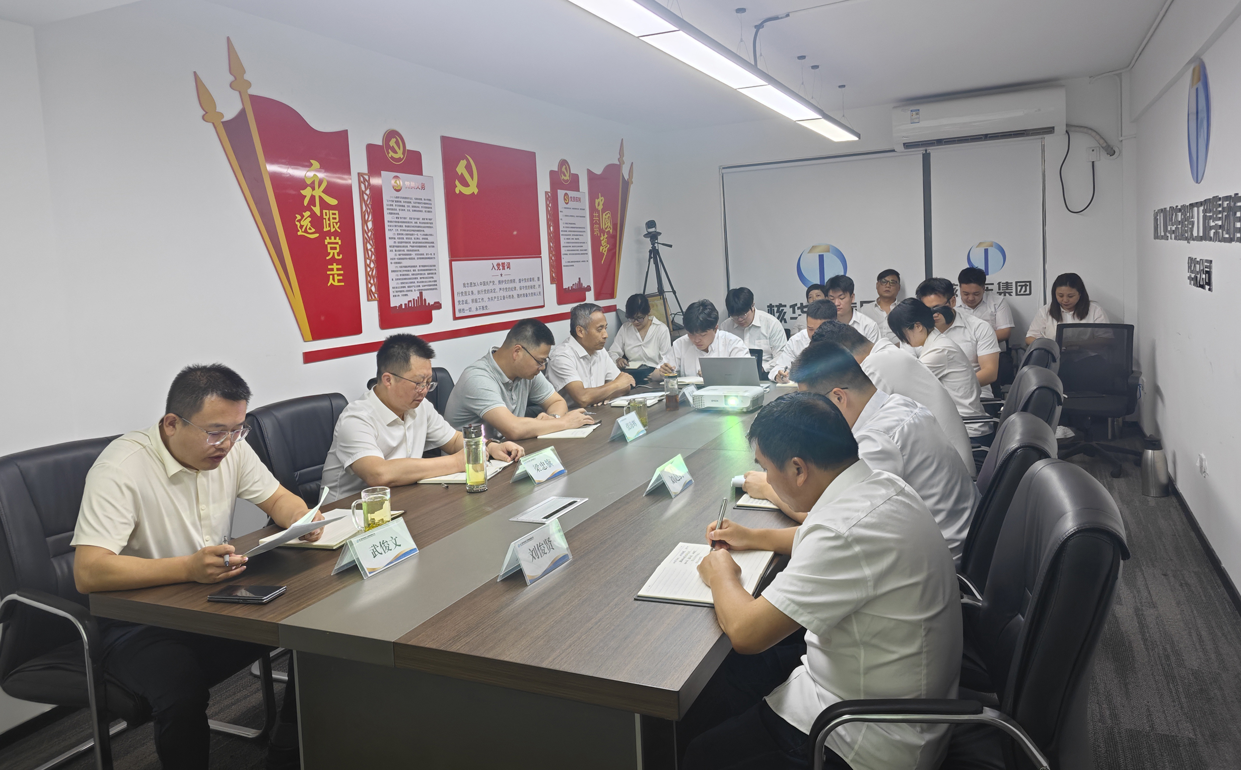 座谈会现场.jpg 座谈会现场.jpg