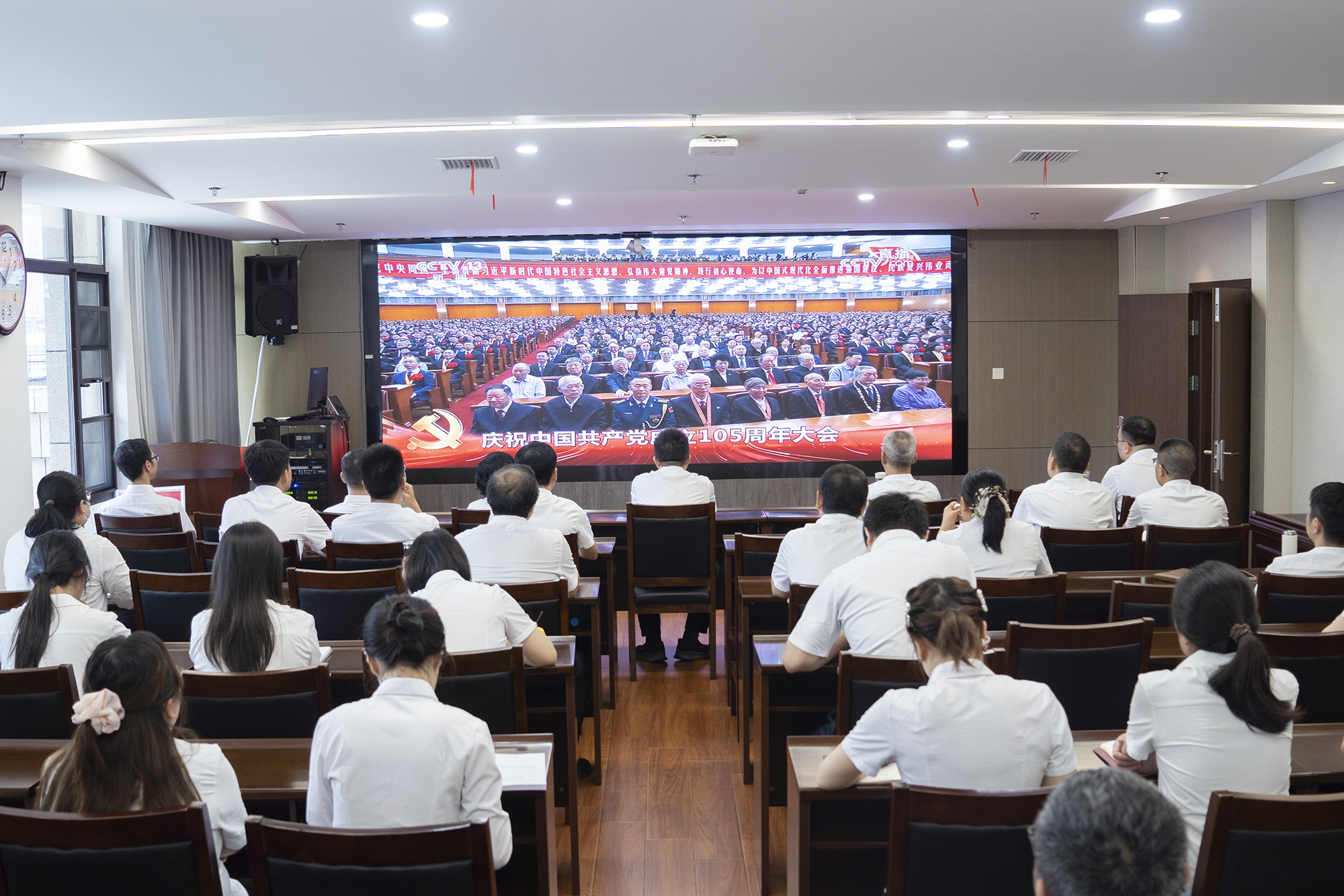 在昌支部收看实况直播.jpg 在昌支部收看实况直播.jpg